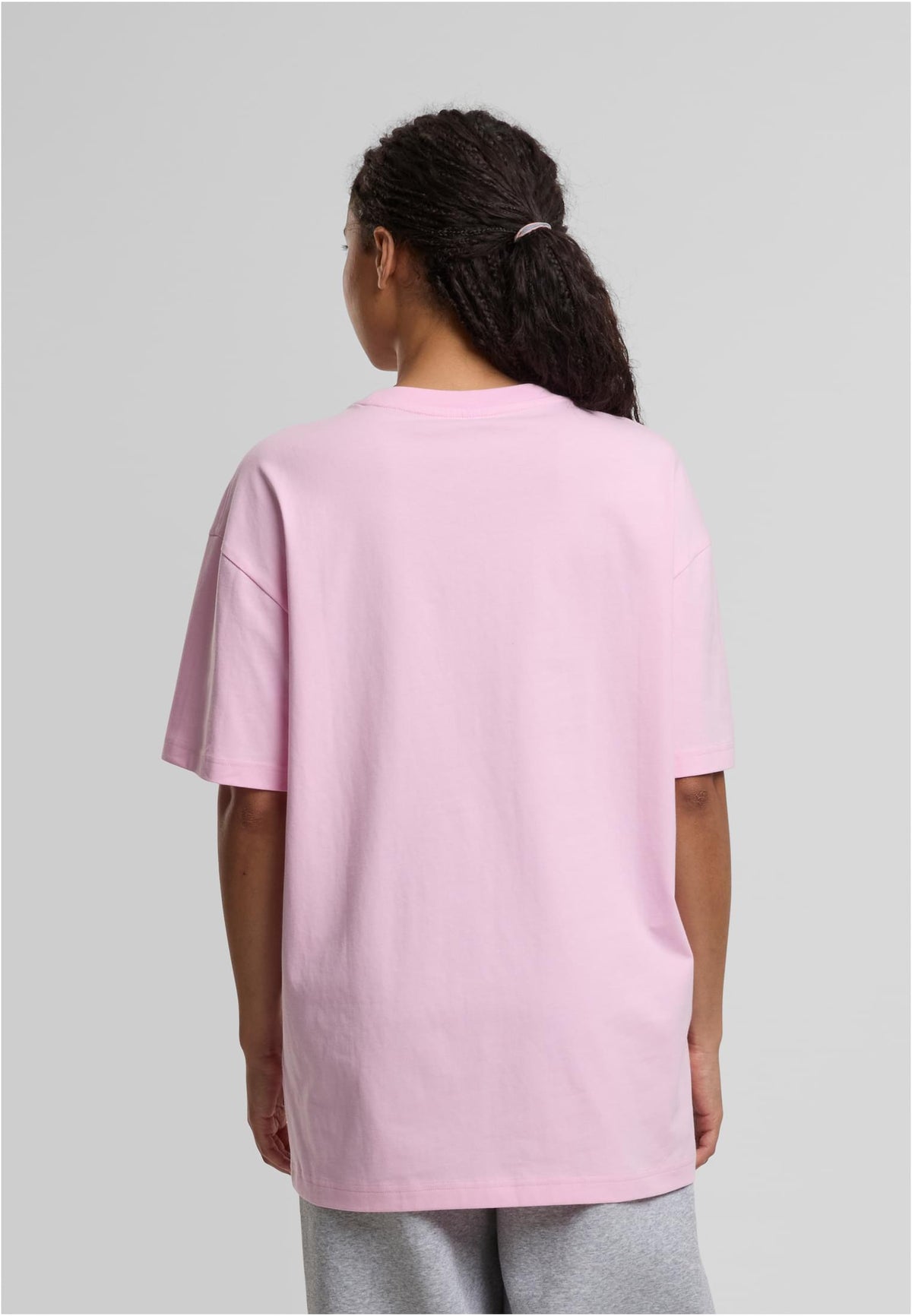 Ladies Oversized Boyfriend Tee in Soft Pink, getragen