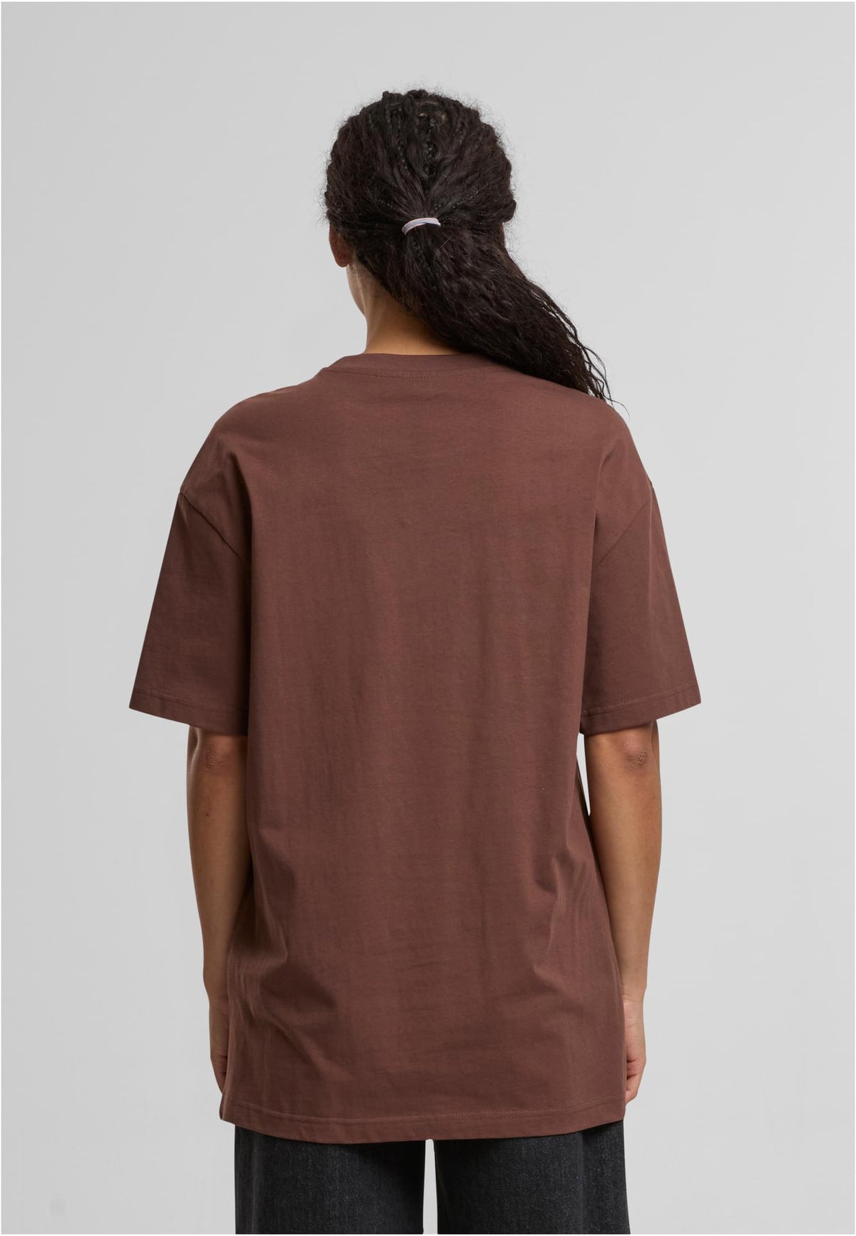 Ladies Oversized Boyfriend Tee in Chocolate Brown, getragen
