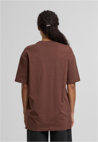 Ladies Oversized Boyfriend Tee in Chocolate Brown, getragen