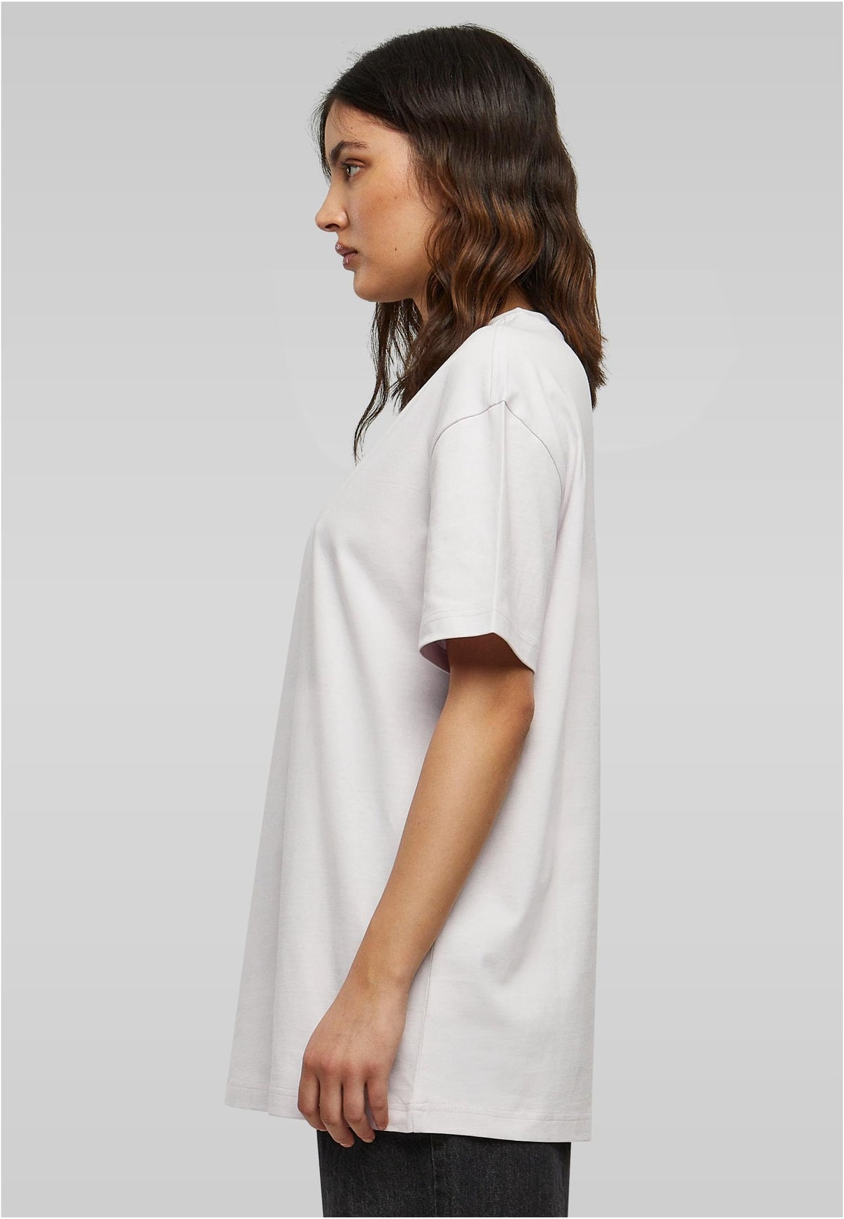 Ladies Oversized Boyfriend Tee in Soft Lilac, getragen