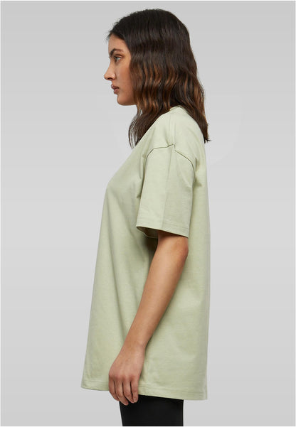 Ladies Oversized Boyfriend Tee in Soft Salvia, getragen