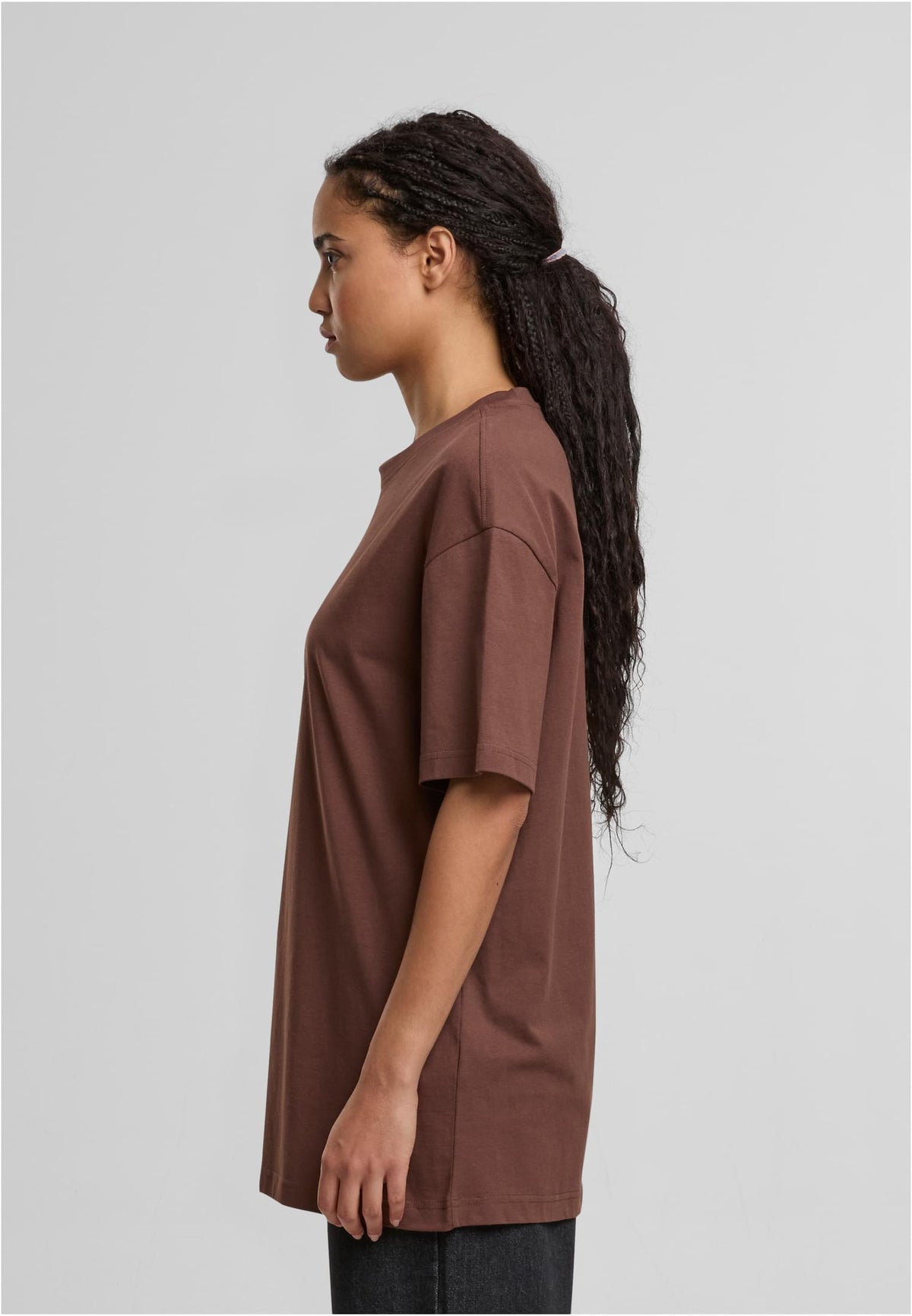 Ladies Oversized Boyfriend Tee in Chocolate Brown, getragen
