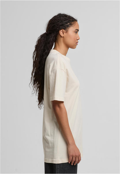 Ladies Oversized Boyfriend Tee in White Sand, getragen
