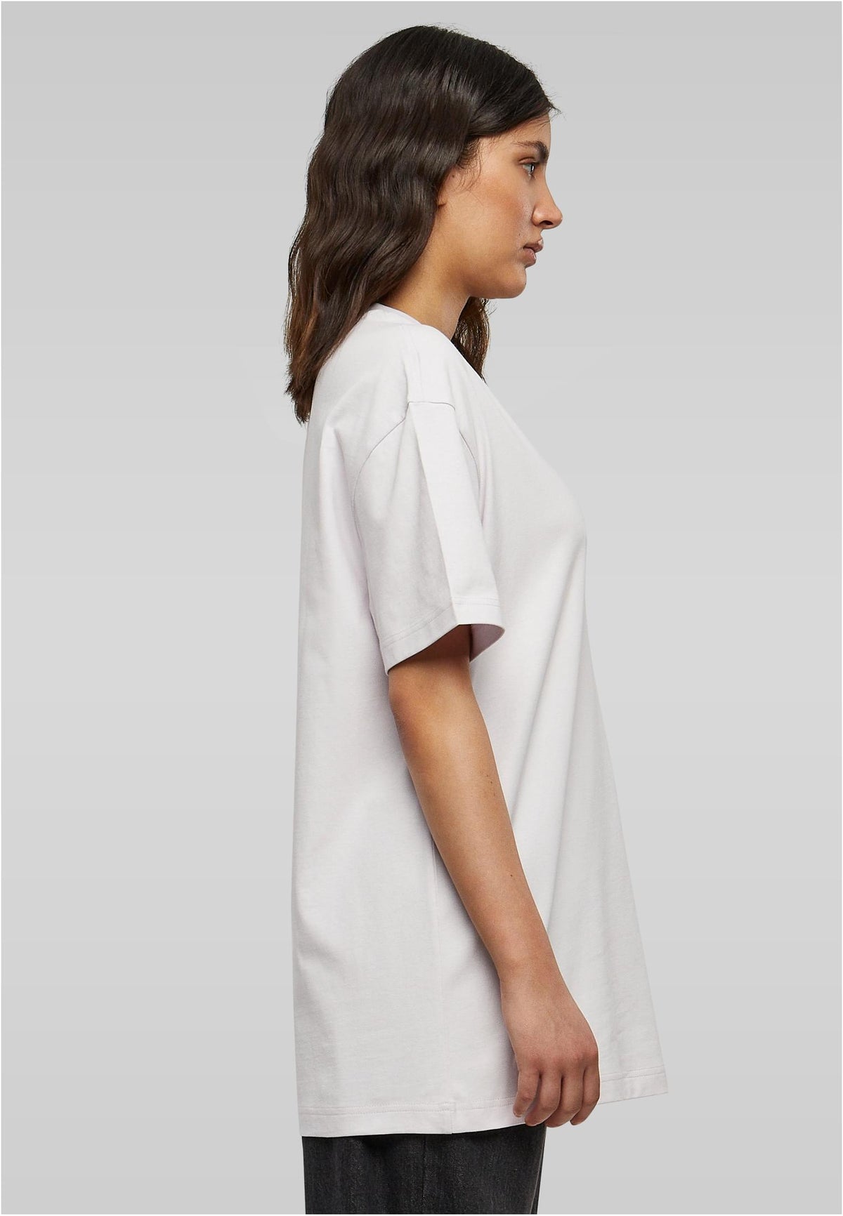 Ladies Oversized Boyfriend Tee in Soft Lilac, getragen