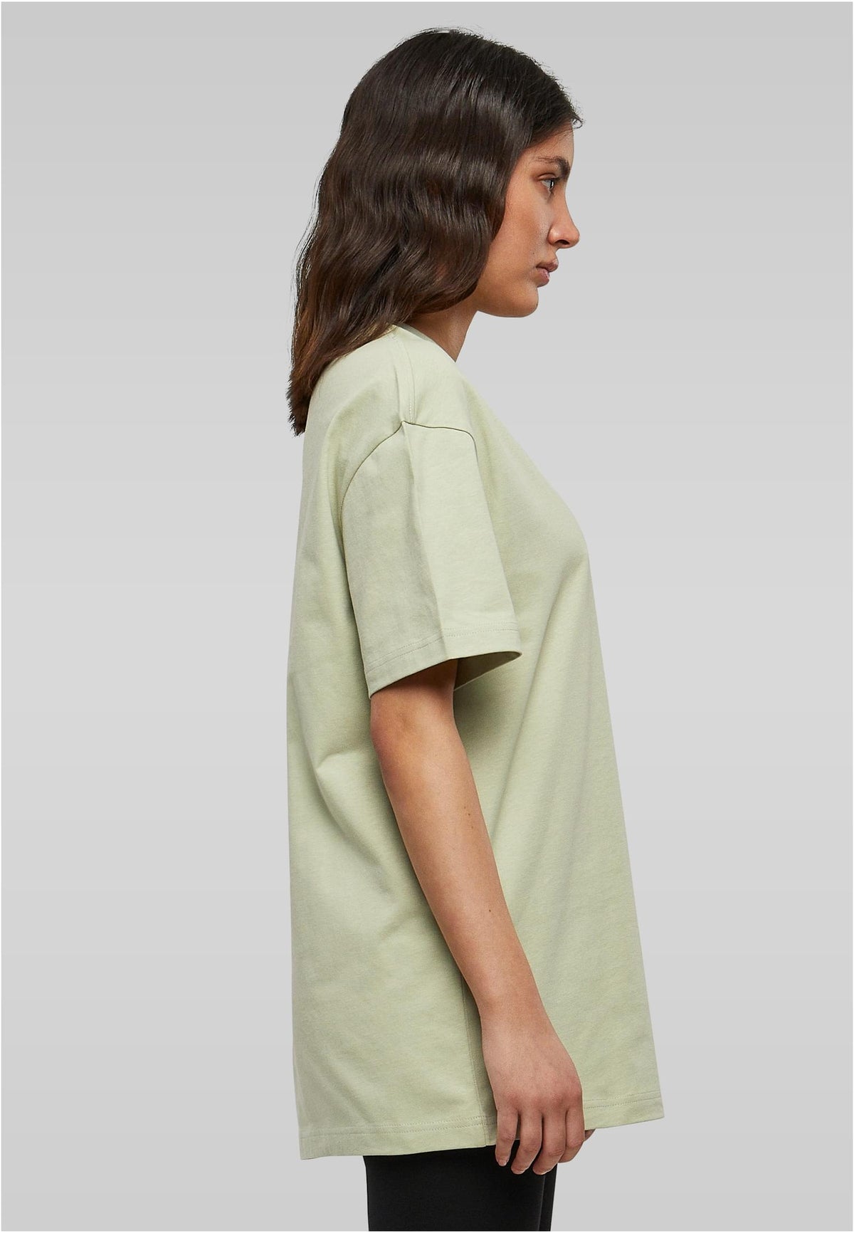 Ladies Oversized Boyfriend Tee in Soft Salvia, getragen