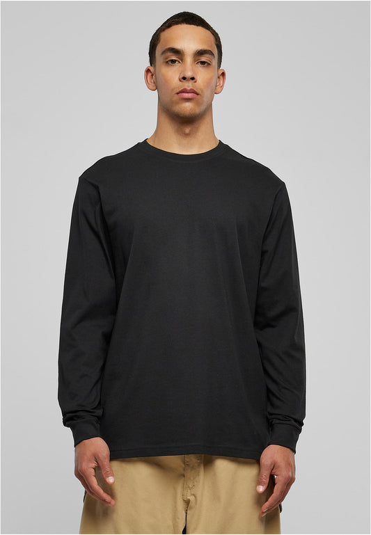 Essentials Longsleeve with Cuffrib in Schwarz, getragen