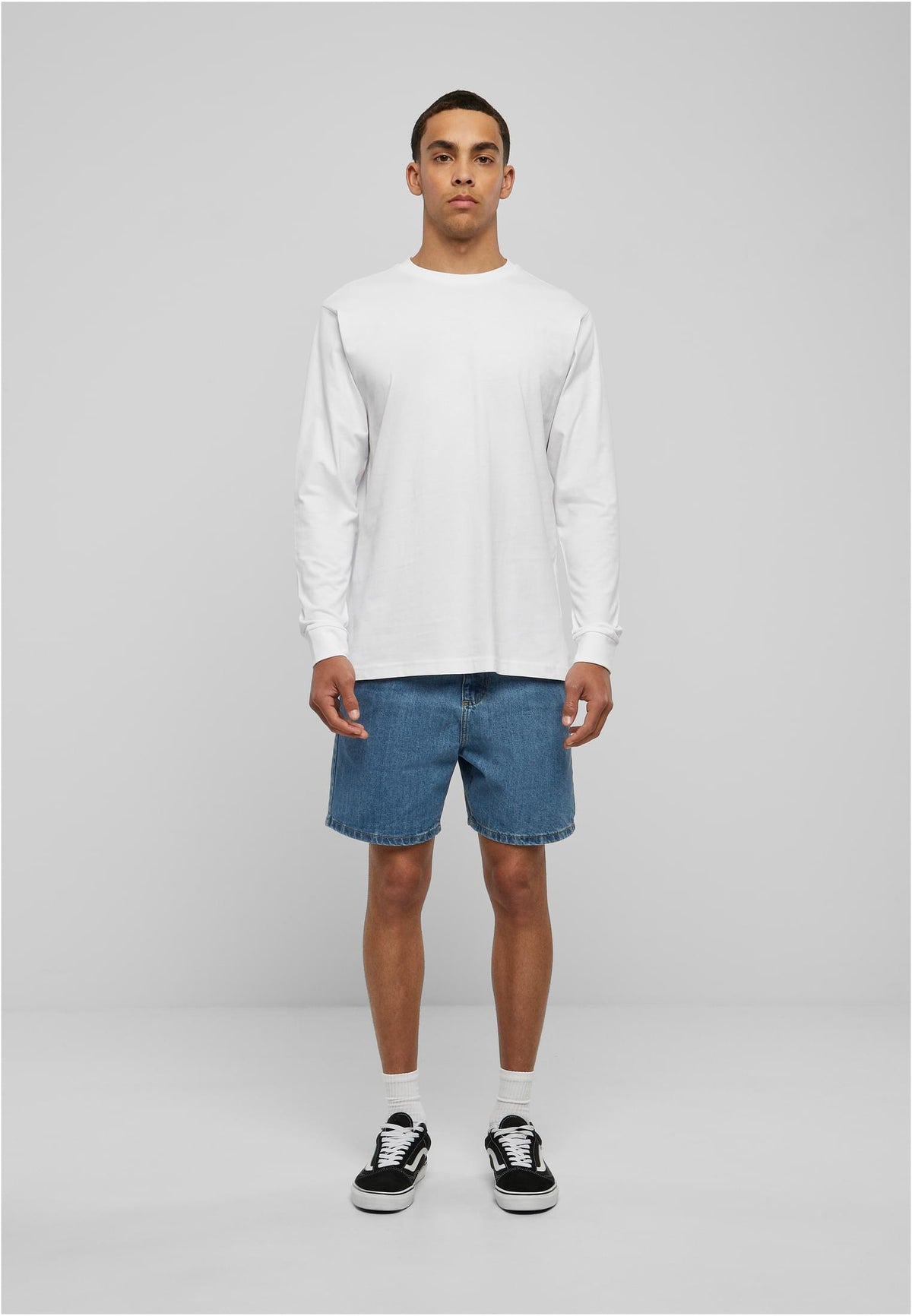 Essentials Longsleeve with Cuffrib in White, getragen