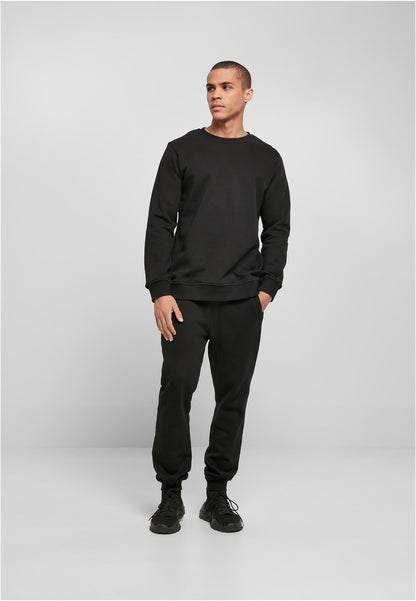 Essentials Basic Crew in Schwarz, getragen