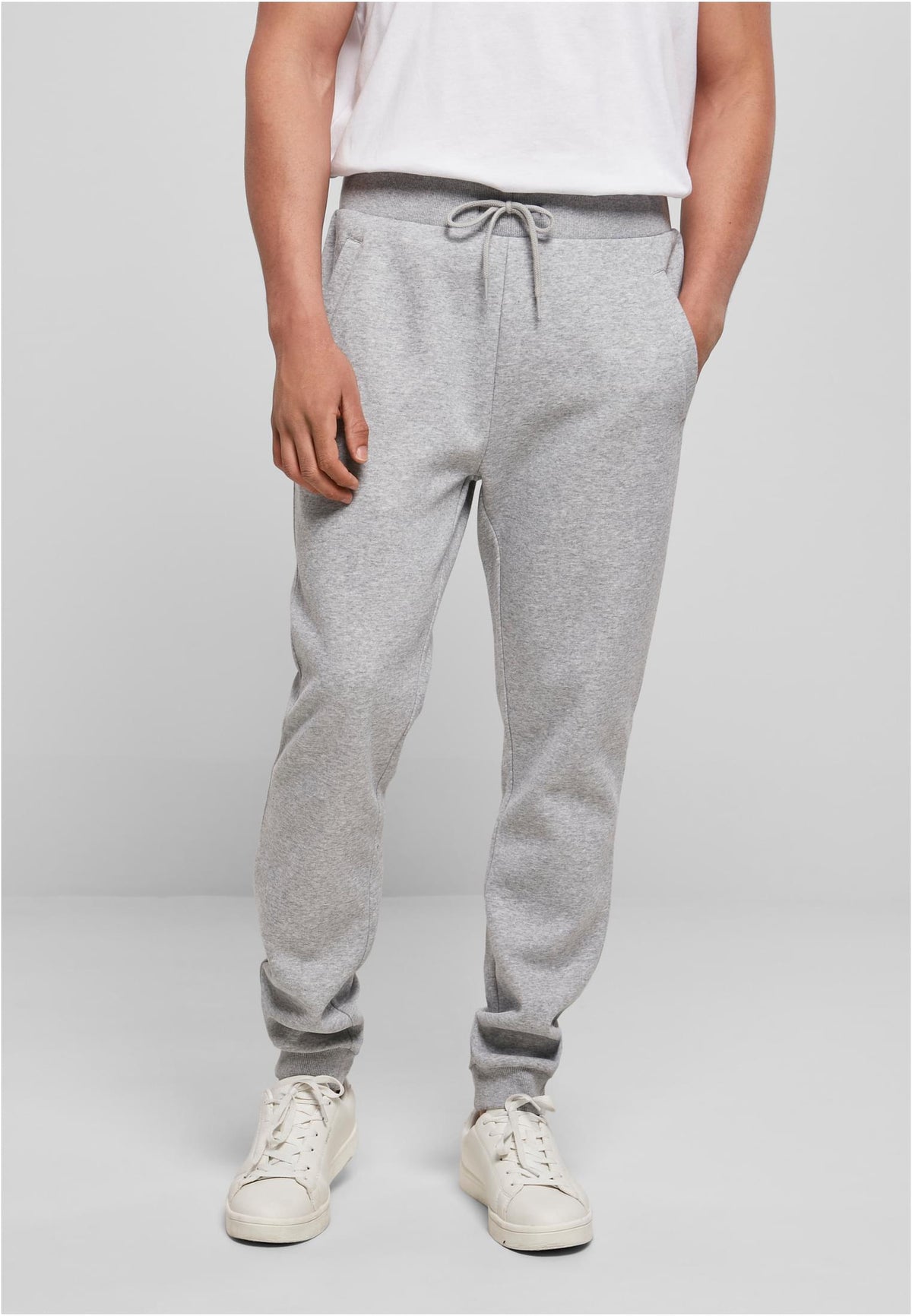 Essentials Basic Sweatpants in Heather Grey, getragen