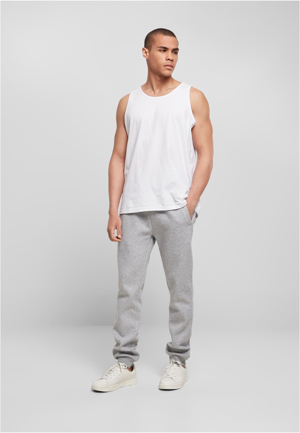 Essentials Basic Sweatpants in Heather Grey, getragen