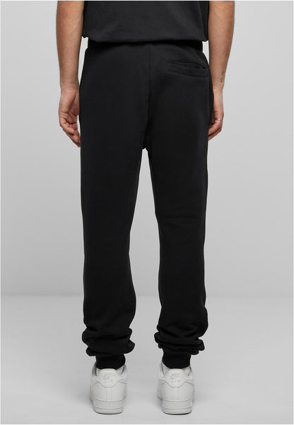 Essentials Basic Sweatpants in Schwarz, getragen