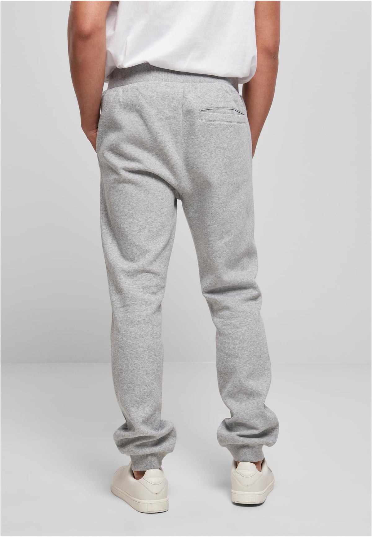Essentials Basic Sweatpants in Heather Grey, getragen