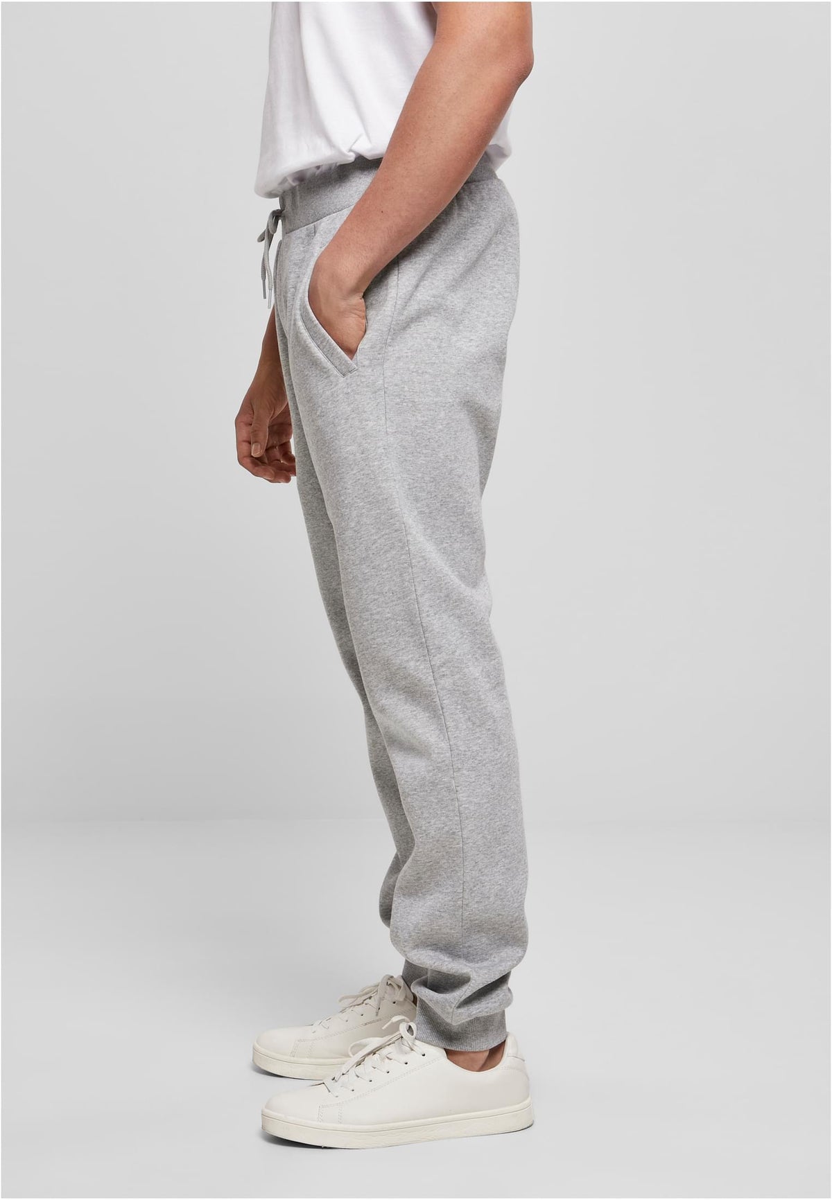 Essentials Basic Sweatpants in Heather Grey, getragen