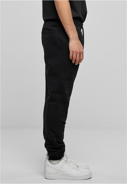 Essentials Basic Sweatpants in Schwarz, getragen