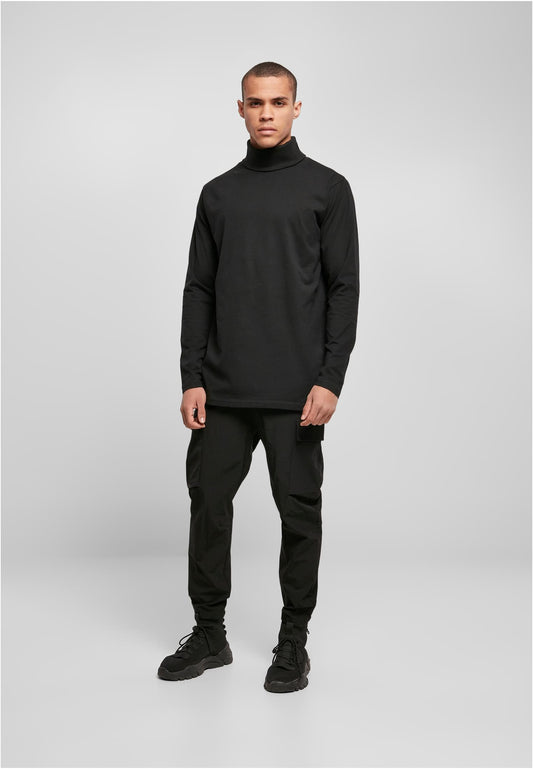 Turtle Neck LS in Schwarz, getragen