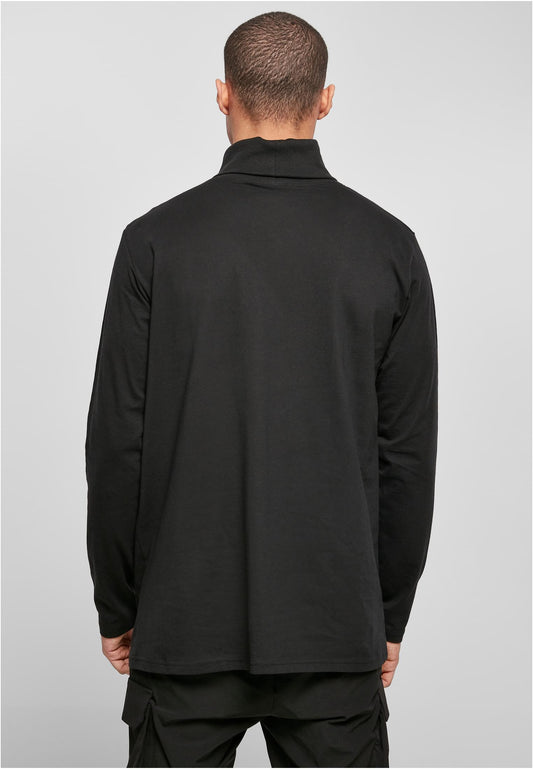 Turtle Neck LS in Schwarz, getragen