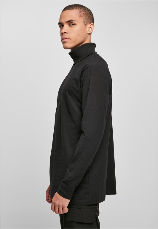 Turtle Neck LS in Schwarz, getragen