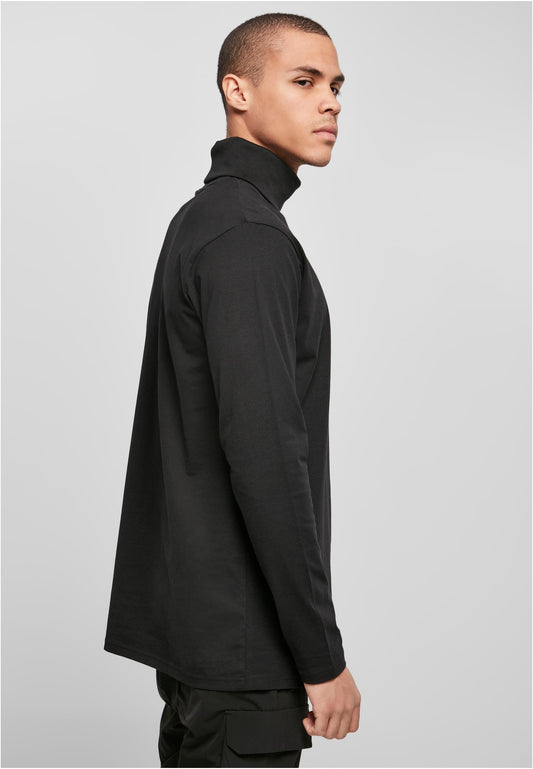 Turtle Neck LS in Schwarz, getragen