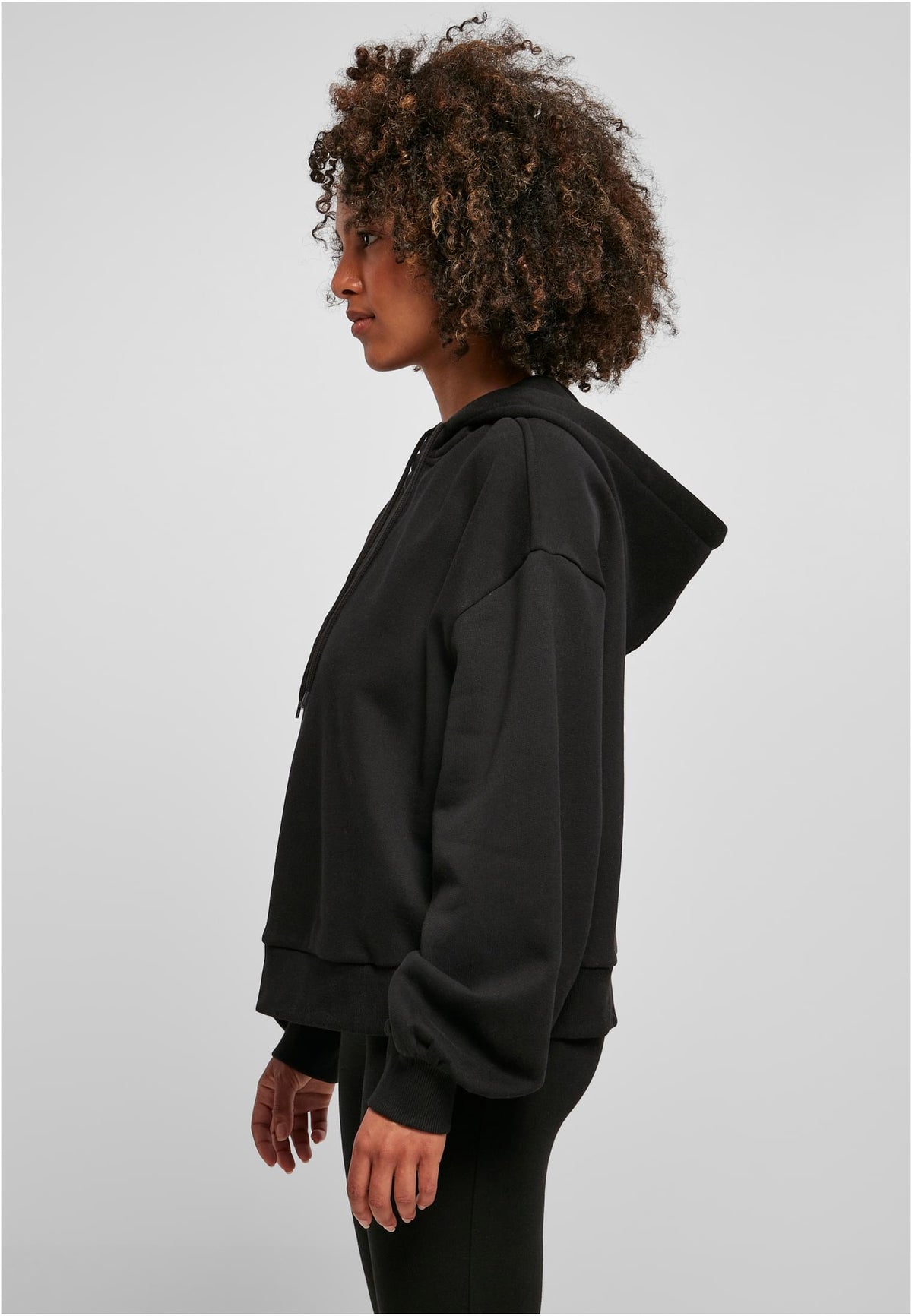 Ladies Essentials Oversized Hoody in Schwarz, getragen