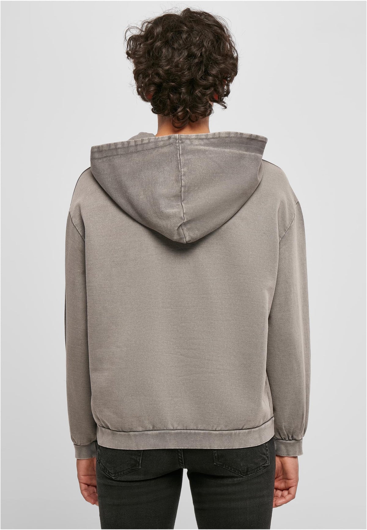 Ladies Acid Washed Oversize Hoody in Asphalt, getragen
