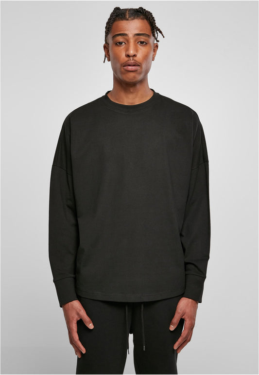 Oversized Cut On Sleeve Longsleeve in Schwarz, getragen