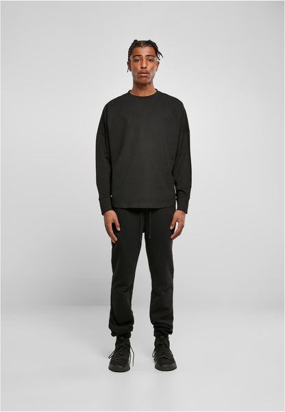 Oversized Cut On Sleeve Longsleeve in Schwarz, getragen
