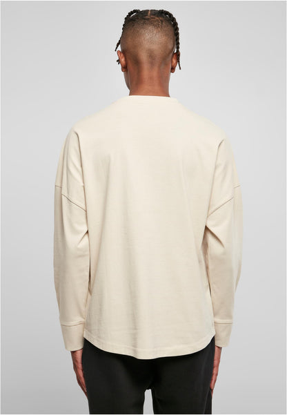 Oversized Cut On Sleeve Longsleeve in Sand, getragen