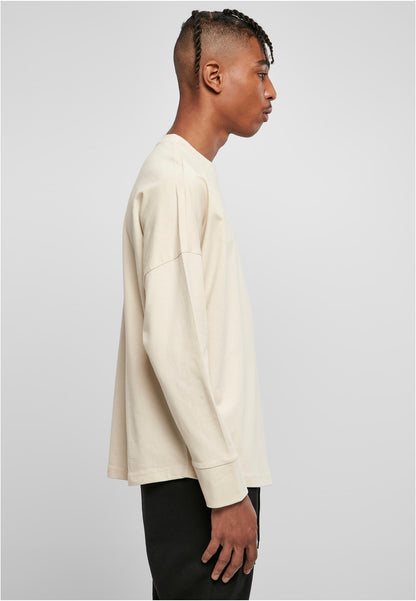 Oversized Cut On Sleeve Longsleeve in Sand, getragen
