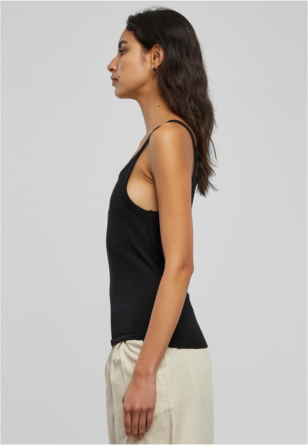 Ladies Everyday Top in Schwarz, getragen