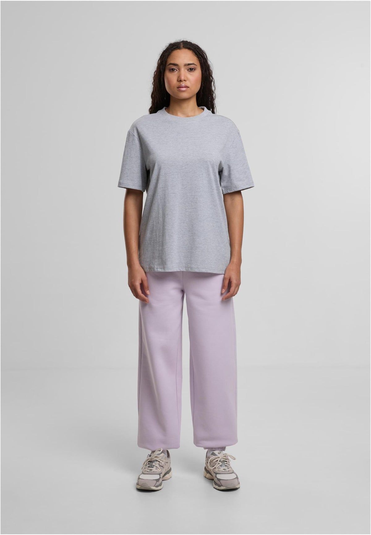 Ladies Everyday Tee in Heather Grey, getragen