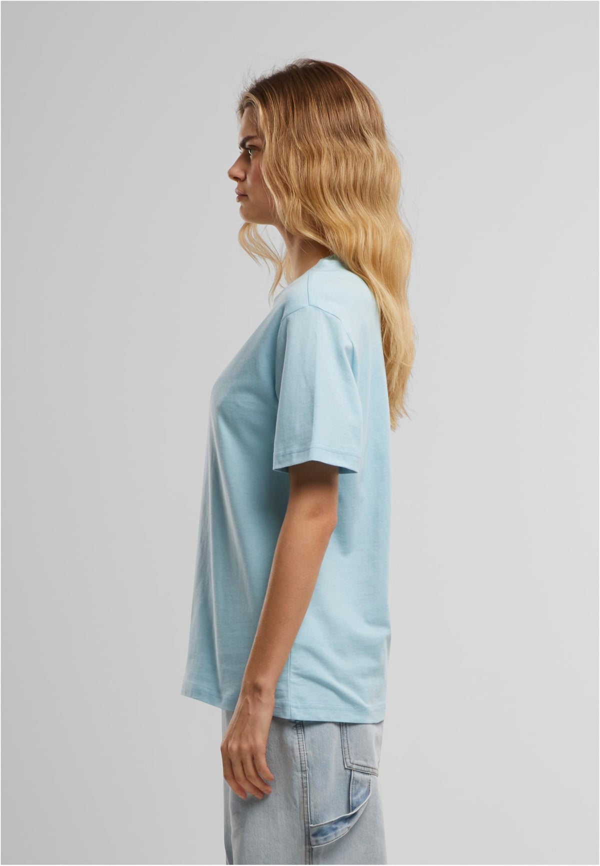 Ladies Everyday Tee in Ocean Blue, getragen