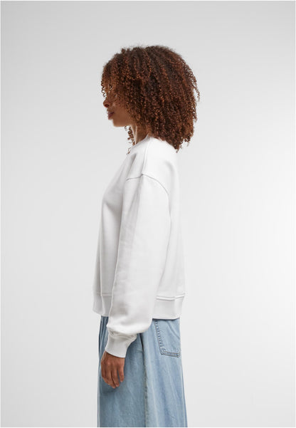 Ladies Oversized Crewneck in White, getragen