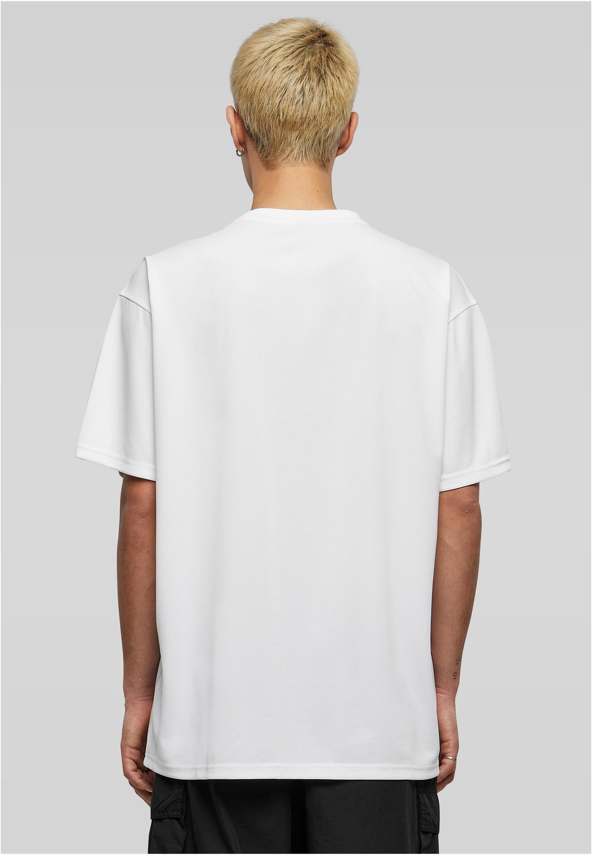 E Sports Tee in White, getragen