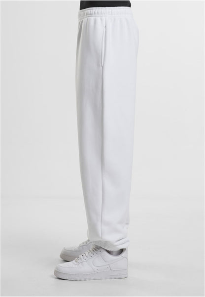 Fluffy Sweatpants in White, getragen