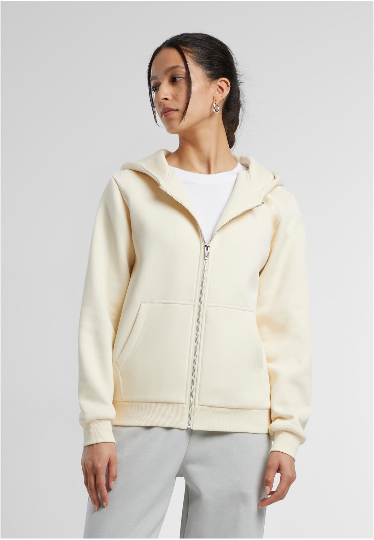 Ladies Fluffy Zip Hoody in White Sand, getragen