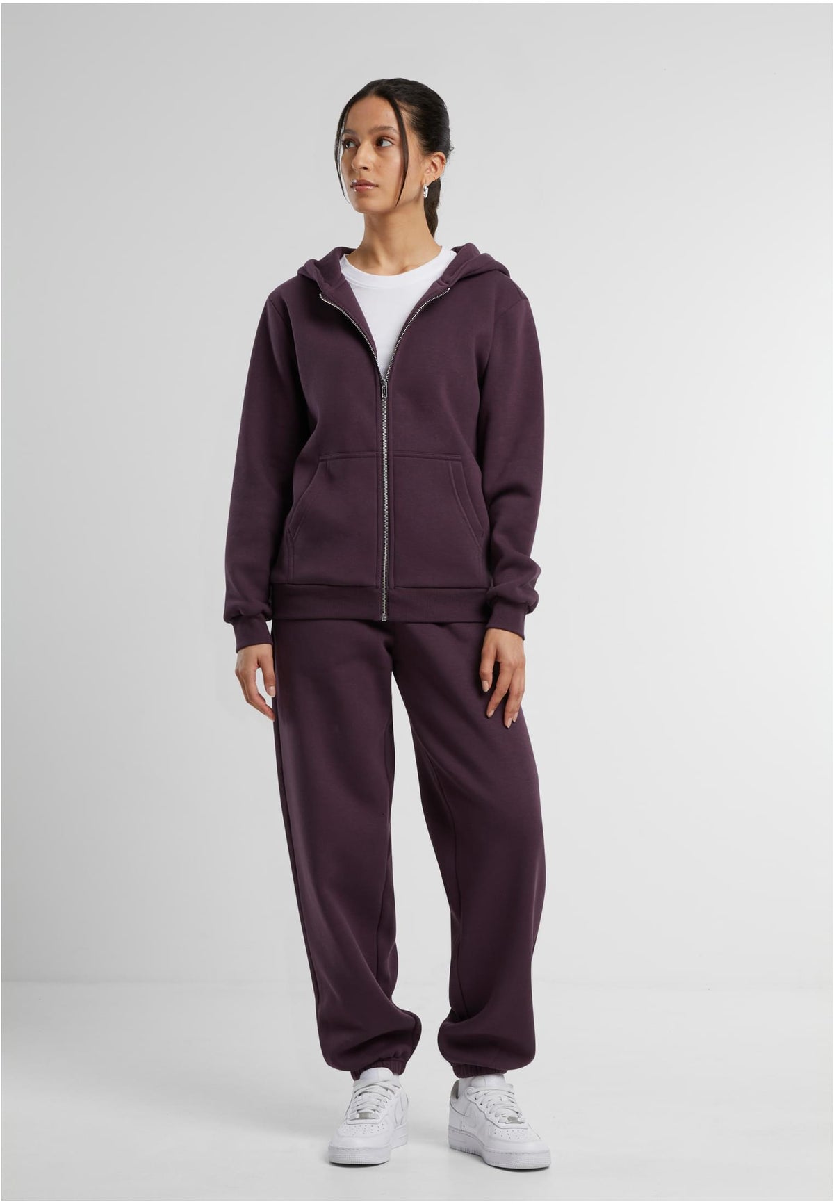 Ladies Fluffy Zip Hoody in Plum Purple, getragen