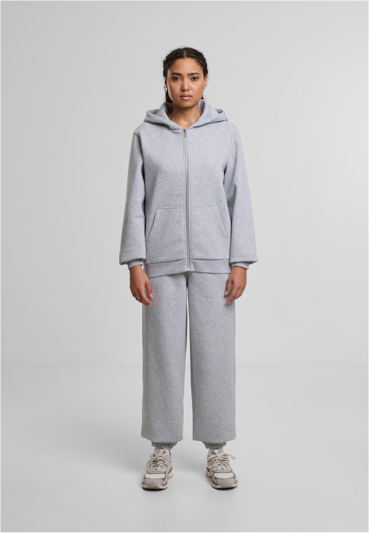 Ladies Fluffy Zip Hoody in Heather Grey, getragen