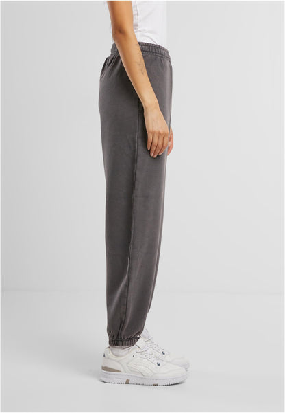 Ladies Vintage Heavy Sweatpants in Magnet, getragen