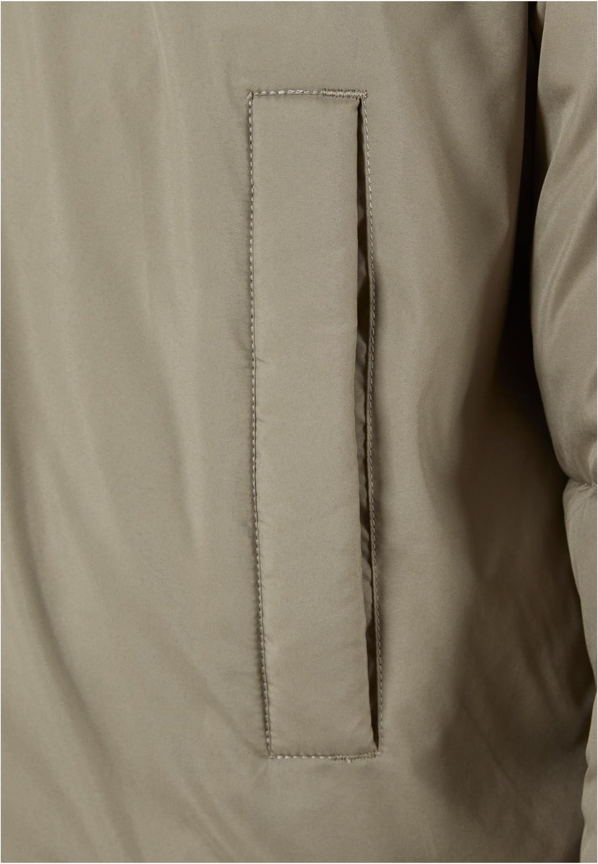 Oversized Puffer Jacket in Pale Olive, Detailansicht