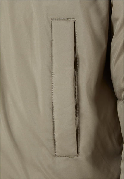 Oversized Puffer Jacket in Pale Olive, Detailansicht