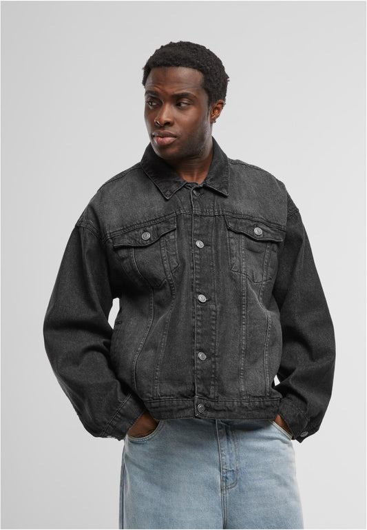 Heavy Ounce Boxy Denim Jacket in Black Washed, getragen