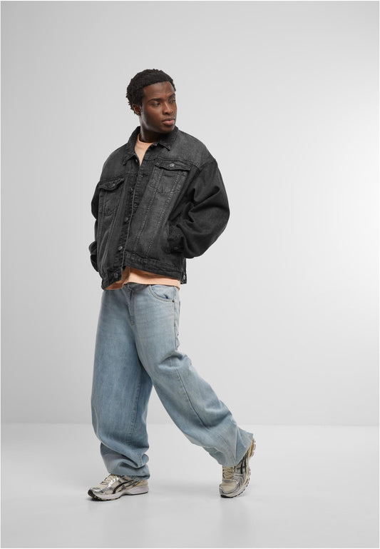 Heavy Ounce Boxy Denim Jacket in Black Washed, getragen