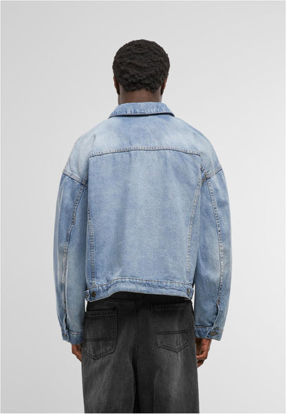 Heavy Ounce Boxy Denim Jacket in New Light Blue Washed, getragen