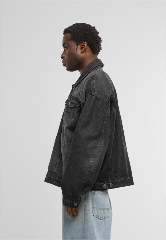 Heavy Ounce Boxy Denim Jacket in Black Washed, getragen