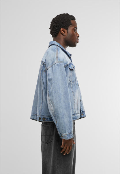 Heavy Ounce Boxy Denim Jacket in New Light Blue Washed, getragen