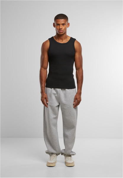 Mens Tanktop in Schwarz, getragen