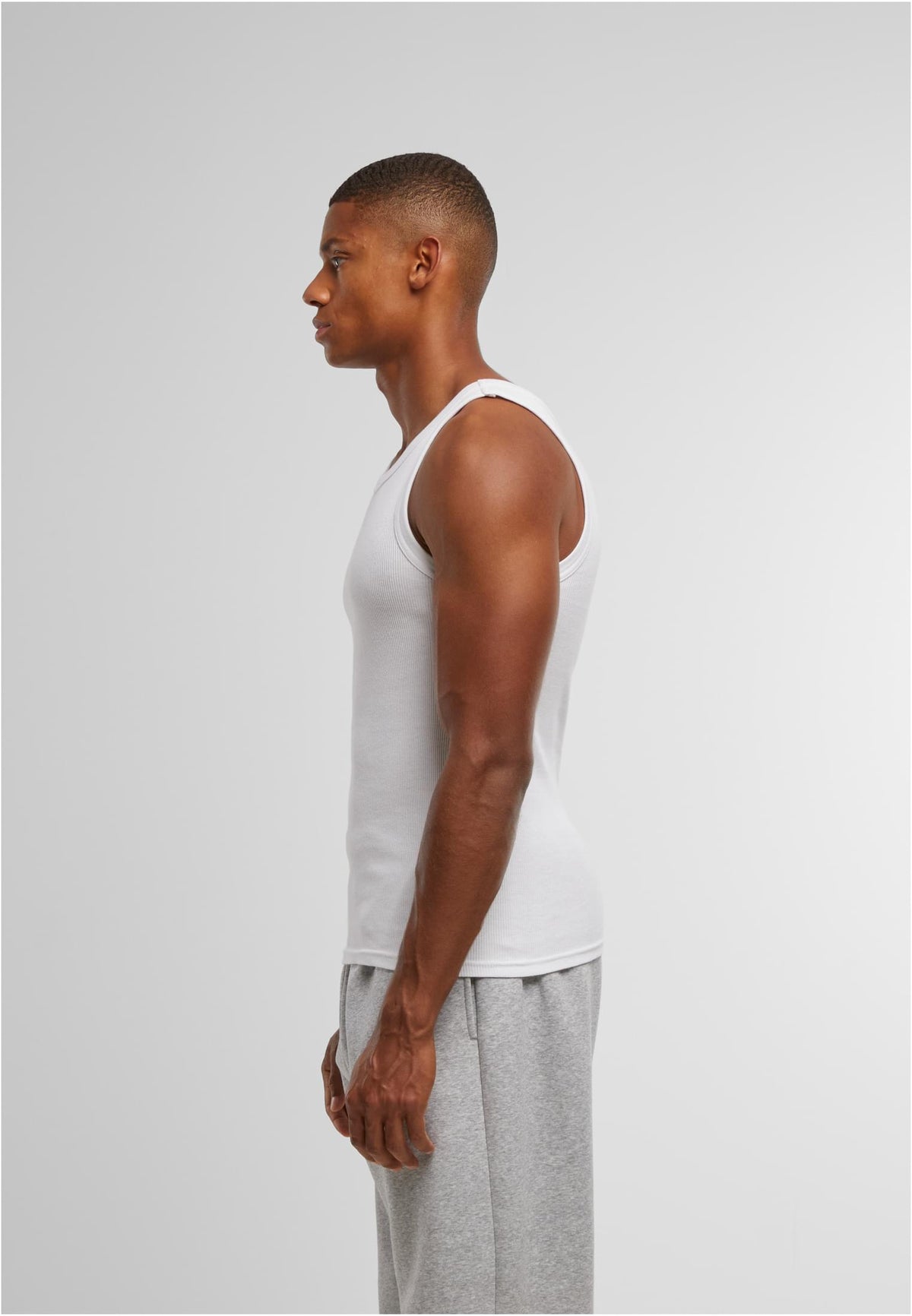 Mens Tanktop in White, getragen