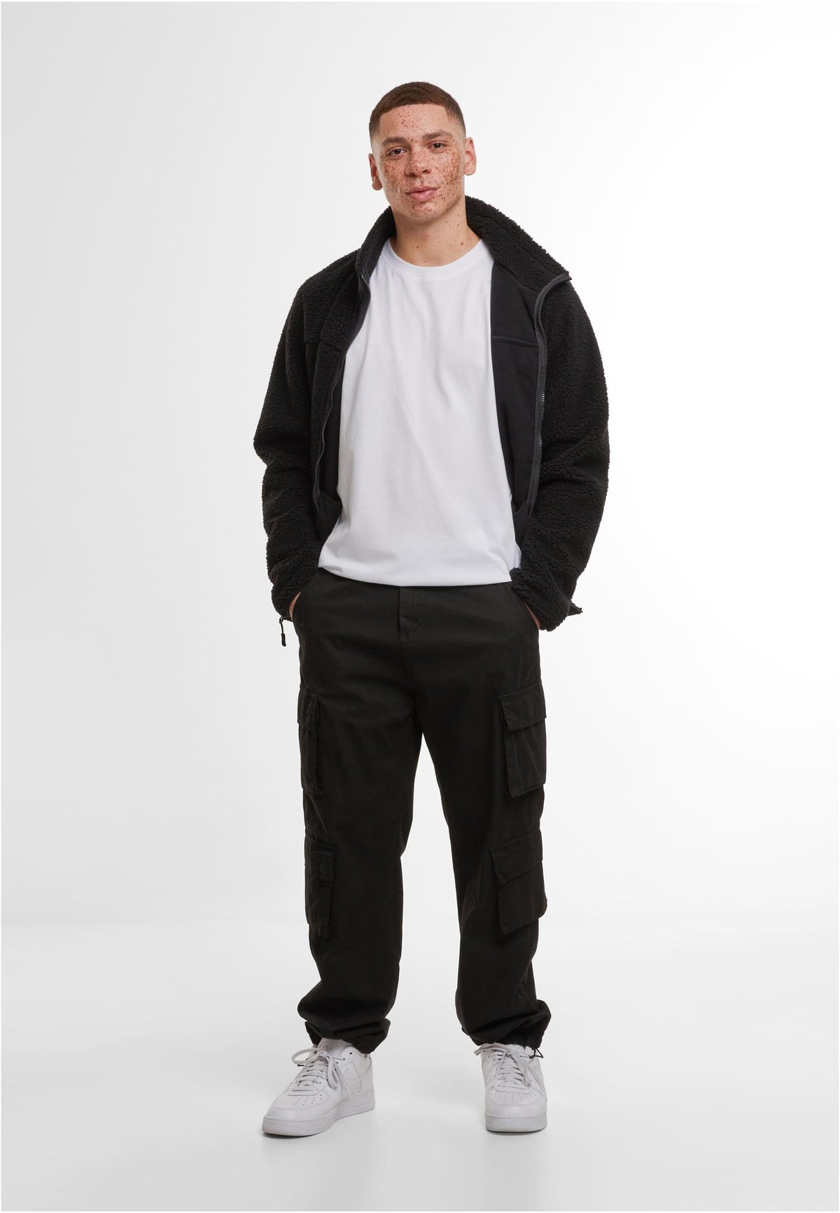 Bonded Sherpa Jacket in Schwarz, getragen