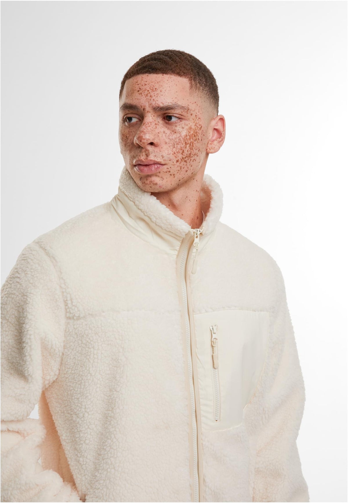 Bonded Sherpa Jacket in White Sand, getragen