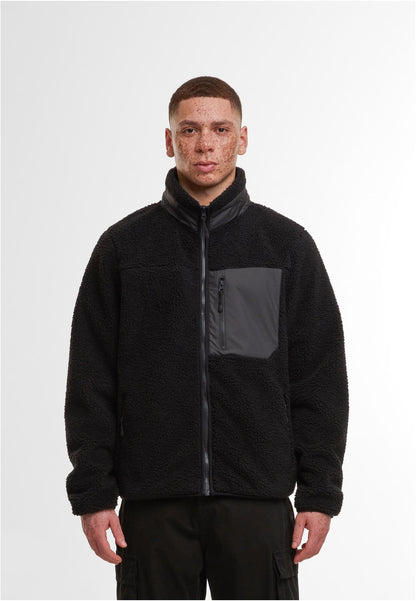 Bonded Sherpa Jacket in Schwarz, getragen
